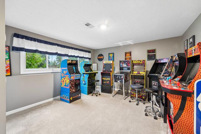 810 Clearbrook Lane, Vadnais Heights, MN 55127