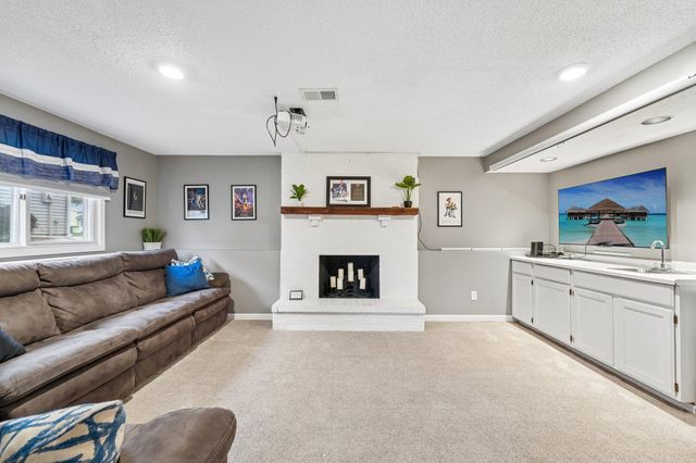 810 Clearbrook Lane, Vadnais Heights, MN 55127