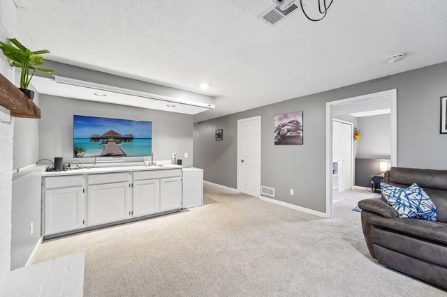 810 Clearbrook Lane, Vadnais Heights, MN 55127