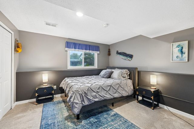 810 Clearbrook Lane, Vadnais Heights, MN 55127