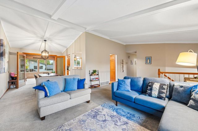 810 Clearbrook Lane, Vadnais Heights, MN 55127