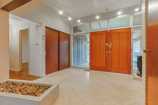 1605 E Jefferson Boulevard, South Bend, IN 46617