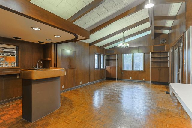 1605 E Jefferson Boulevard, South Bend, IN 46617