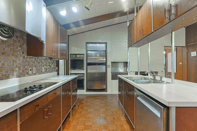 1605 E Jefferson Boulevard, South Bend, IN 46617