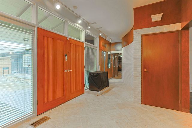 1605 E Jefferson Boulevard, South Bend, IN 46617