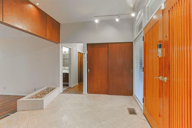 1605 E Jefferson Boulevard, South Bend, IN 46617