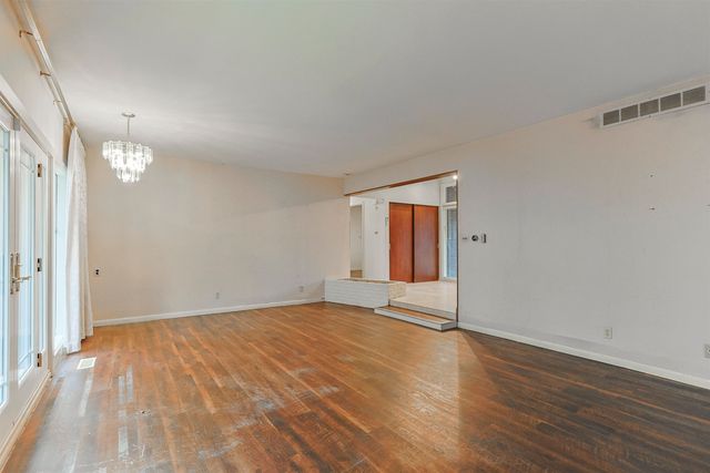 1605 E Jefferson Boulevard, South Bend, IN 46617