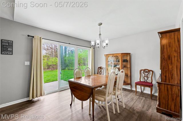936 Wildbrook Lane, Lake Orion Village, MI 48362