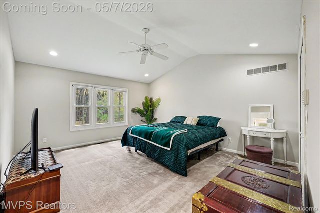 936 Wildbrook Lane, Lake Orion Village, MI 48362