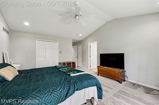 936 Wildbrook Lane, Lake Orion Village, MI 48362