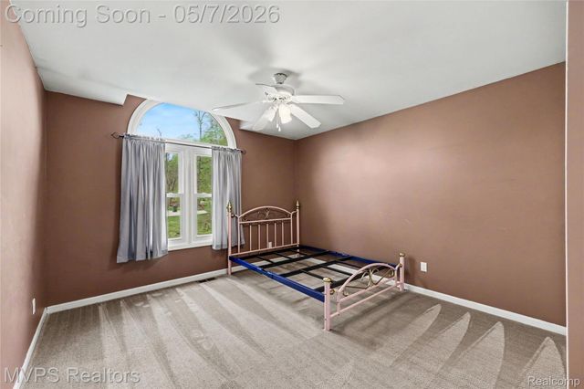 936 Wildbrook Lane, Lake Orion Village, MI 48362