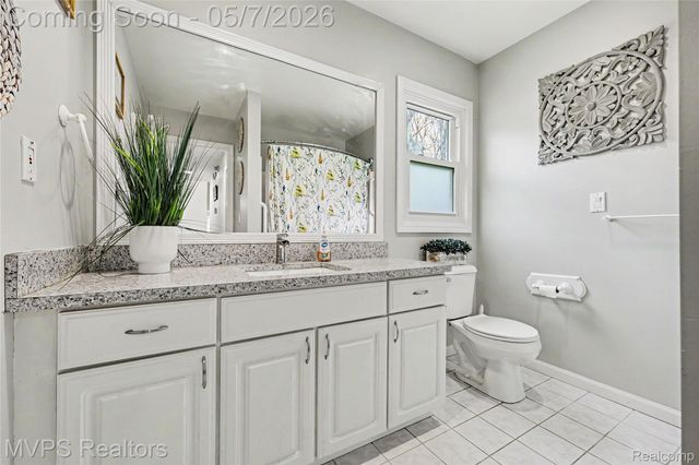 936 Wildbrook Lane, Lake Orion Village, MI 48362