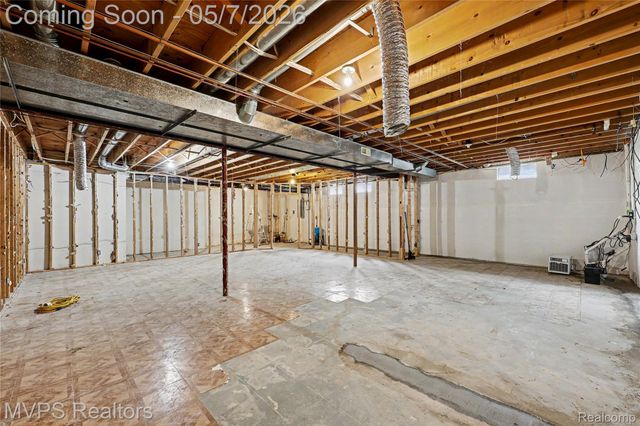 936 Wildbrook Lane, Lake Orion Village, MI 48362