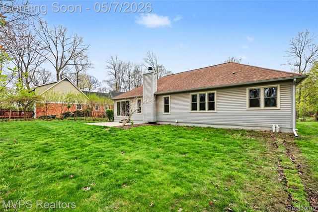 936 Wildbrook Lane, Lake Orion Village, MI 48362