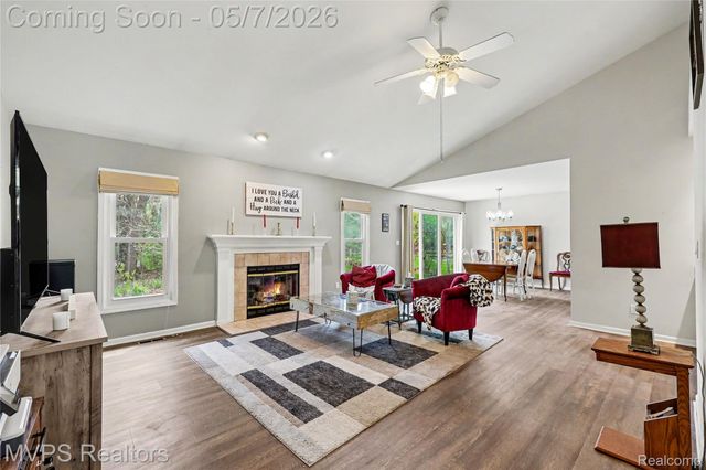 936 Wildbrook Lane, Lake Orion Village, MI 48362