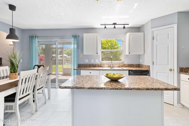 1531 Vista Lake Circle, Melbourne, FL 32904