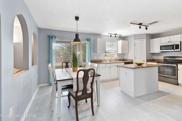 1531 Vista Lake Circle, Melbourne, FL 32904