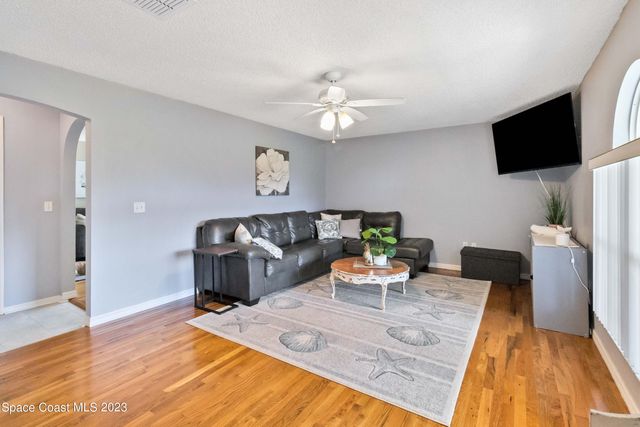 1531 Vista Lake Circle, Melbourne, FL 32904