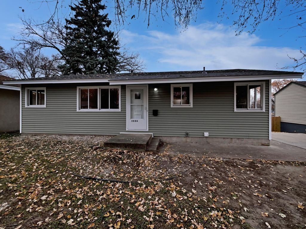 3806 Hampshire Avenue N, Crystal, MN 55427