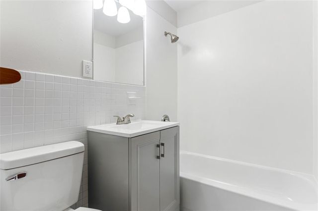 10814 Canter Way Drive, St Louis, MO 63114