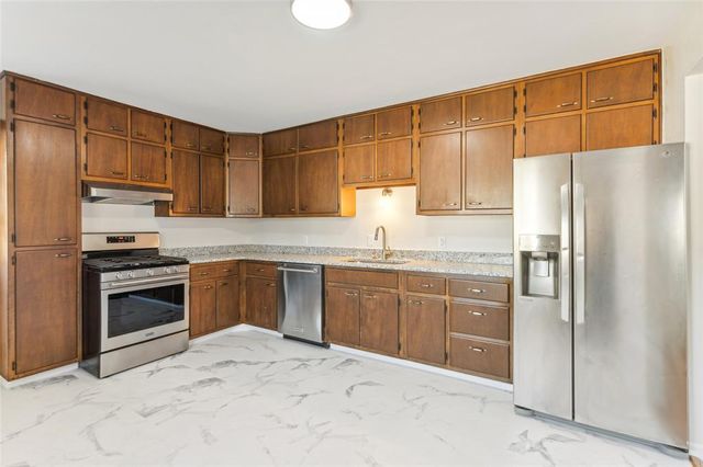 10814 Canter Way Drive, St Louis, MO 63114