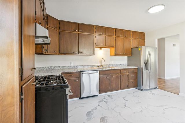 10814 Canter Way Drive, St Louis, MO 63114