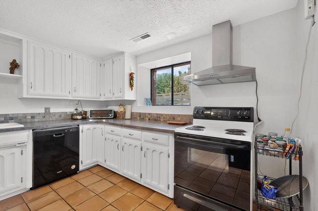 10029 Guadalupe Trail NW, Albuquerque, NM 87114