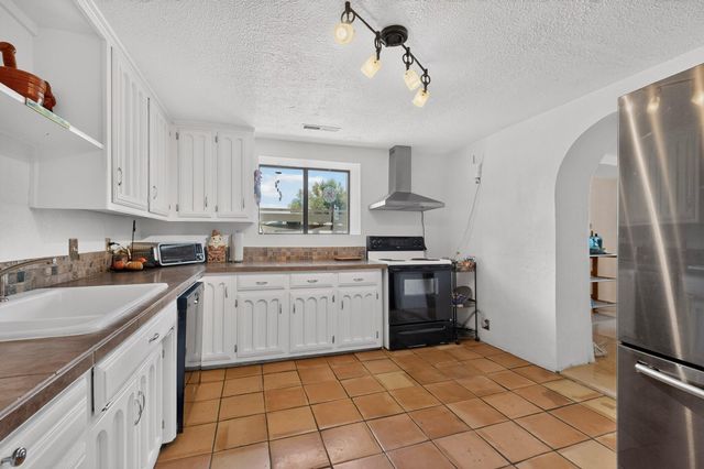 10029 Guadalupe Trail NW, Albuquerque, NM 87114