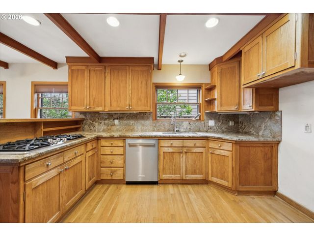 6821 Se Reed College Pl, Portland, OR 97202