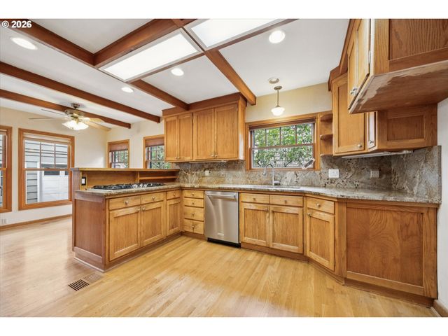 6821 Se Reed College Pl, Portland, OR 97202
