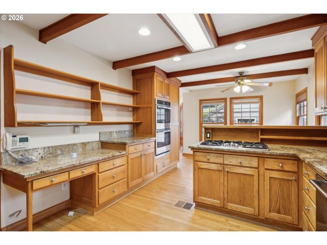 6821 Se Reed College Pl, Portland, OR 97202