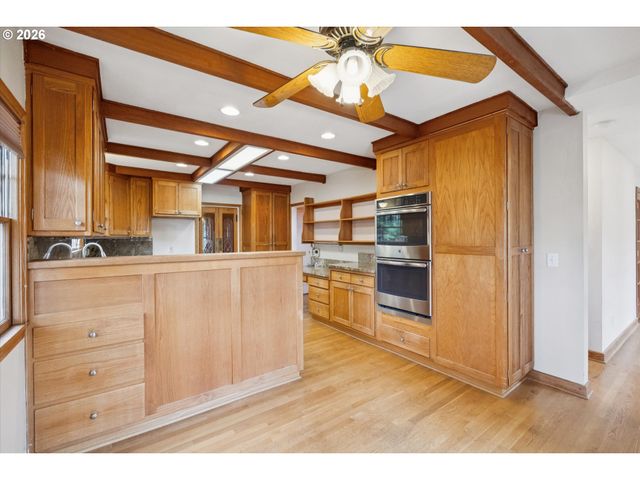 6821 Se Reed College Pl, Portland, OR 97202