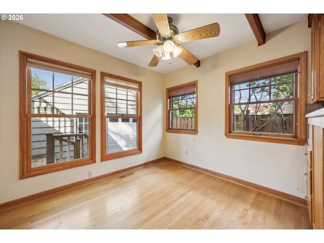 6821 Se Reed College Pl, Portland, OR 97202