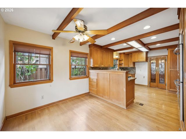 6821 Se Reed College Pl, Portland, OR 97202