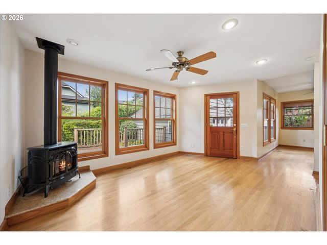 6821 Se Reed College Pl, Portland, OR 97202
