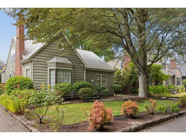 6821 Se Reed College Pl, Portland, OR 97202