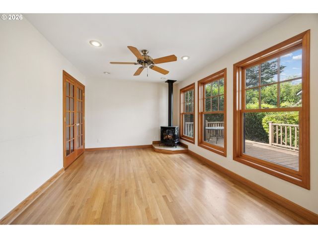 6821 Se Reed College Pl, Portland, OR 97202
