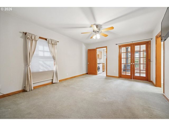 6821 Se Reed College Pl, Portland, OR 97202
