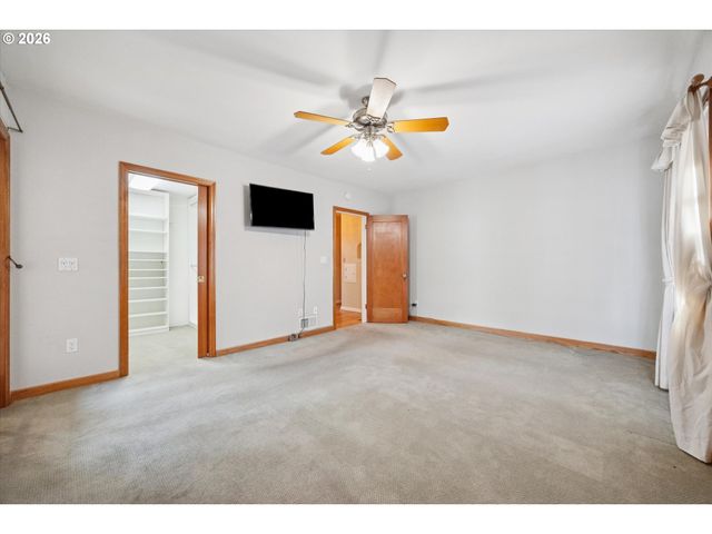 6821 Se Reed College Pl, Portland, OR 97202