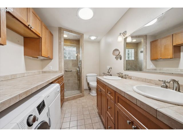 6821 Se Reed College Pl, Portland, OR 97202