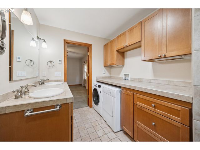 6821 Se Reed College Pl, Portland, OR 97202