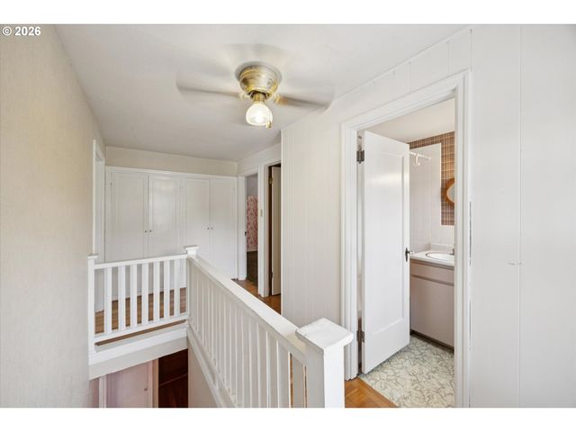 6821 Se Reed College Pl, Portland, OR 97202