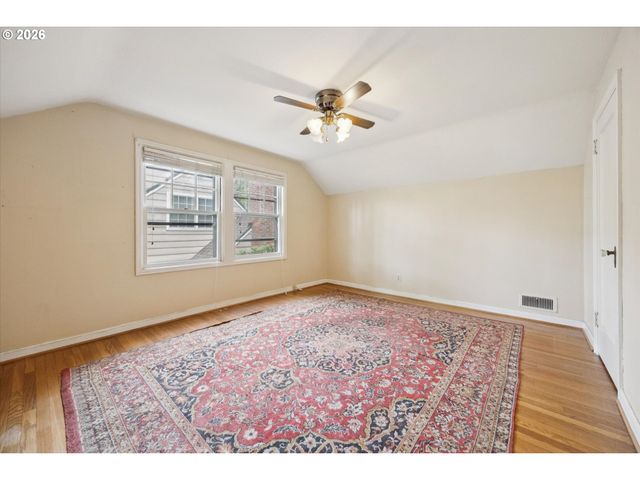 6821 Se Reed College Pl, Portland, OR 97202