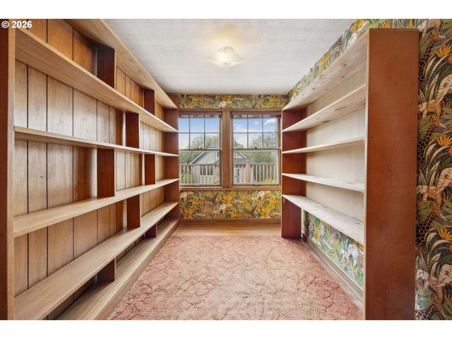 6821 Se Reed College Pl, Portland, OR 97202