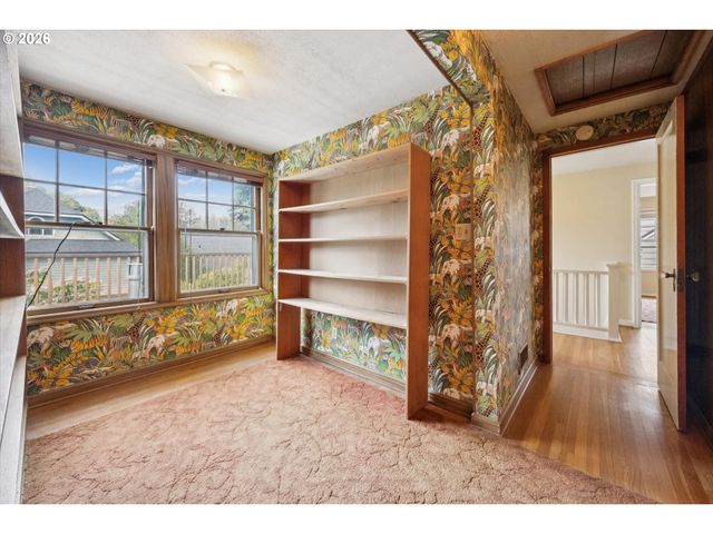 6821 Se Reed College Pl, Portland, OR 97202