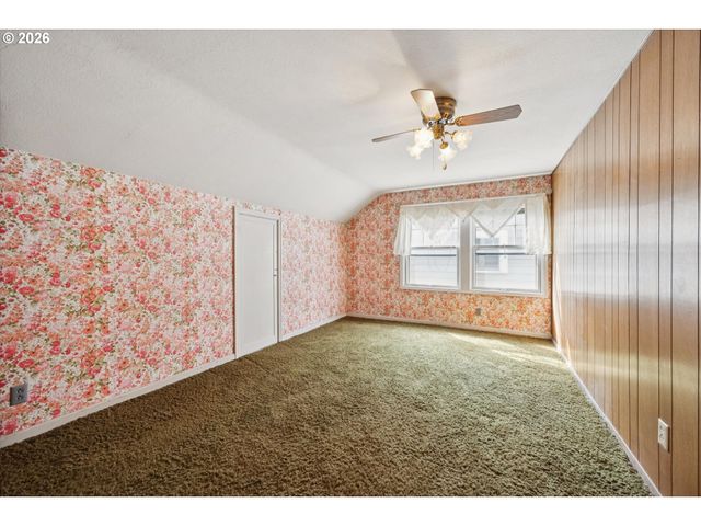 6821 Se Reed College Pl, Portland, OR 97202