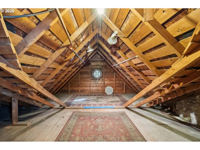 6821 Se Reed College Pl, Portland, OR 97202