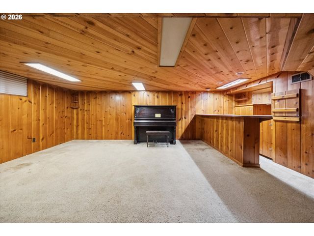6821 Se Reed College Pl, Portland, OR 97202