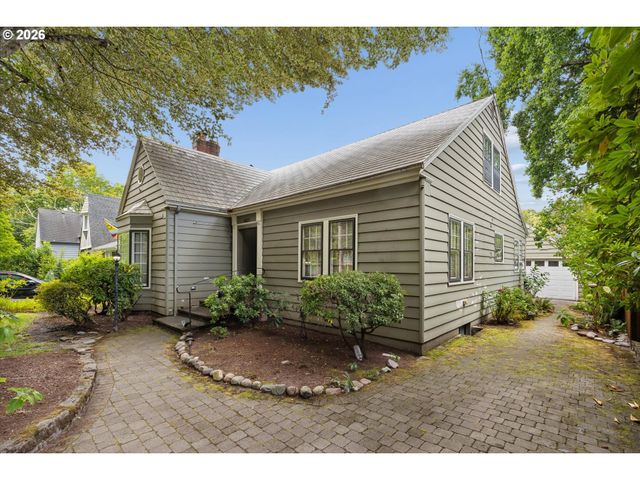 6821 Se Reed College Pl, Portland, OR 97202