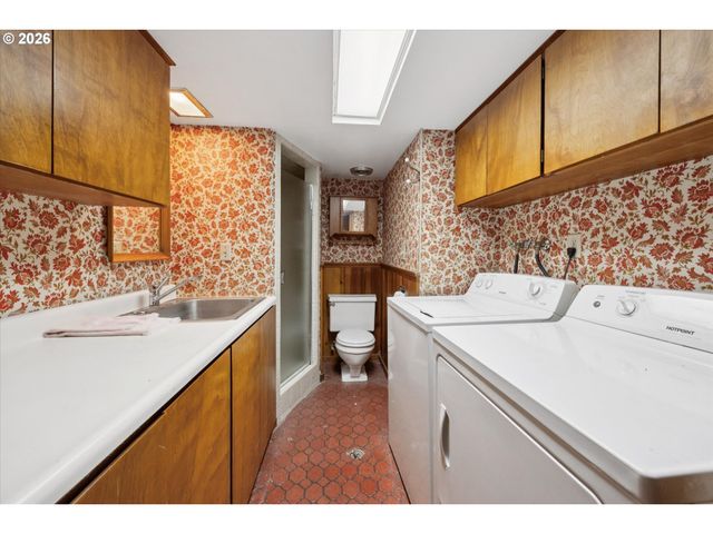 6821 Se Reed College Pl, Portland, OR 97202